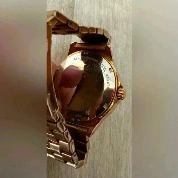 Fossil Watch Gold Toned Band Round Mother of Pearl Face Elegant WR 10ATM - Picture 2 of 6